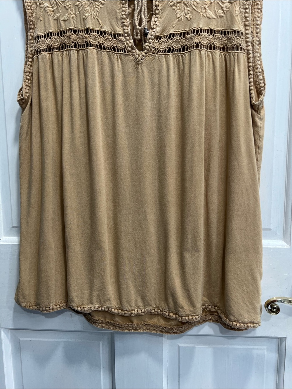 SOLITAIRE Embroidered Floral Bohemian Boho Camel Tank Top SIZE LARGE Pre Loved - Picture 4 of 9